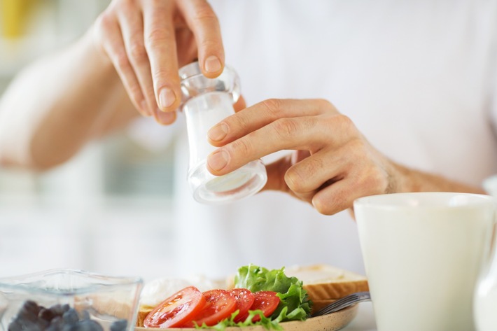 Wussten sie schon ..., dass Gewürzmühlen aus Kunststoff Mikroplastik ins Essen rieseln lassen?