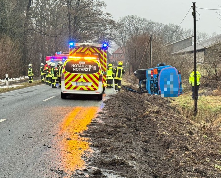 POL-STD: Tankwagen kommt von der Straße ab und landet im Graben - Landesstraße 123 mehrere Stunden gesperrt