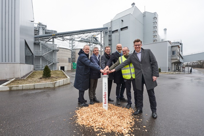 Biomass instead of coal: Koehler Group christens its decarbonized combined heat and power plant