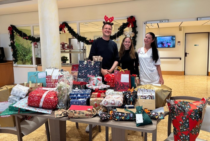 Mit Herz und Engagement: Amplifon Mitarbeitende bringen Weihnachtsfreude in Hamburger Pflegeheime