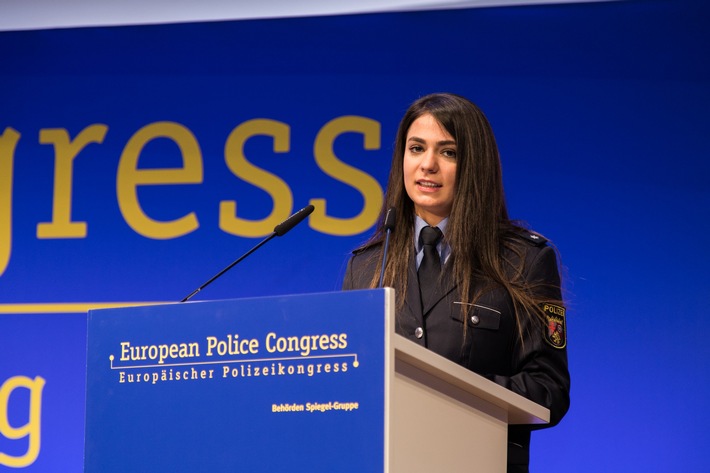 HDP-RP: Polizeikommissarin Duresa Miftari vom Polizeipräsidium Einsatz, Logistik und Technik wurde mit dem Zukunftspreis Polizeiarbeit 2020 ausgezeichnet