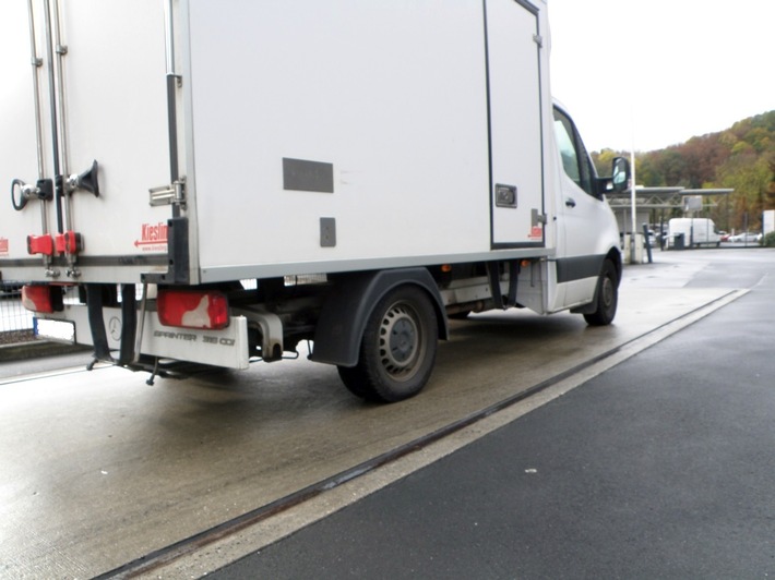 POL-LDK: Sprinterfahrer mit 40 Prozent Überladung und ohne Fahrerlaubnis unterwegs