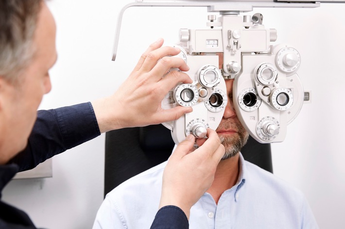 16-26_Sehtest für Berufskraftfahrer beim Augenoptiker.jpg