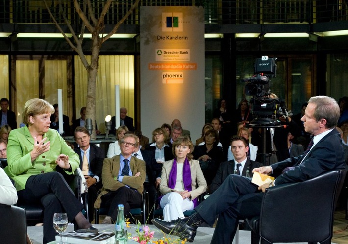 FORUM PARISER PLATZ - Die Kanzlerin / PHOENIX-Programmhinweis für Sonntag, 16. August 2009, 13 Uhr und 22.30 Uhr