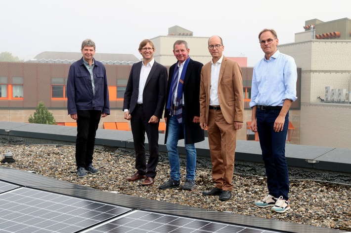 cdw Stiftung übergibt neue Photovoltaikanlage an Uni Kassel