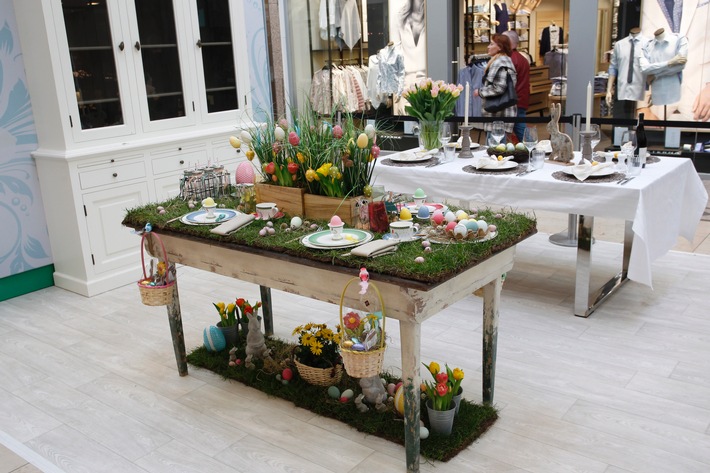 Prominente gestalten &quot;The Perfect Easter Table&quot; im Alstertal Einkaufszentrum Hamburg / Charity-Aktion