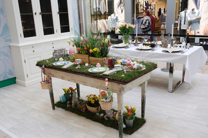 Prominente gestalten "The Perfect Easter Table" im Alstertal Einkaufszentrum Hamburg / Charity-Aktion