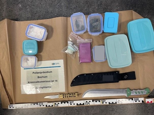 POL-BO: Zufallsfund bei Wohnungsdurchsuchung wegen Betrugsdelikt: Polizei Bochum entdeckt Drogenlabor und große Mengen Betäubungsmittel