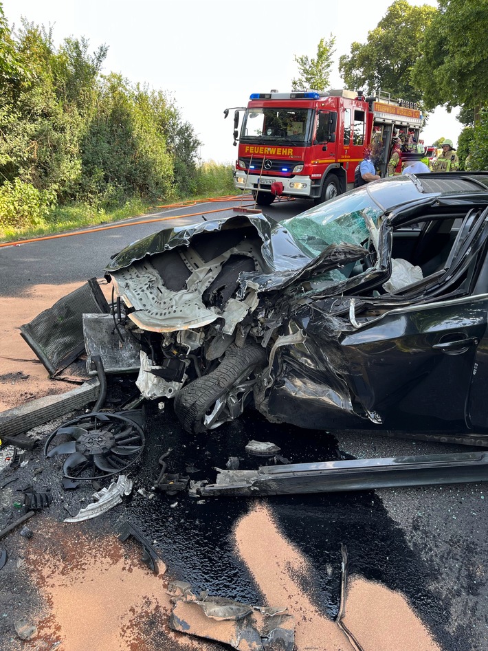 POL-AC: Unfall auf der B57 - stundenlange Sperrung und drei verletzte Menschen