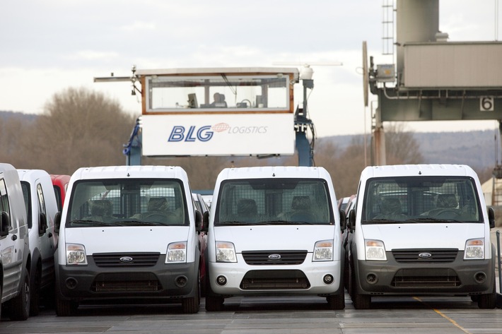 Ford erweitert sein umweltfreundliches Transportnetz für Neufahrzeuge (Mit Bild) / Ford Transit Connect "schwimmen" auf der Donau bis nach Kelheim