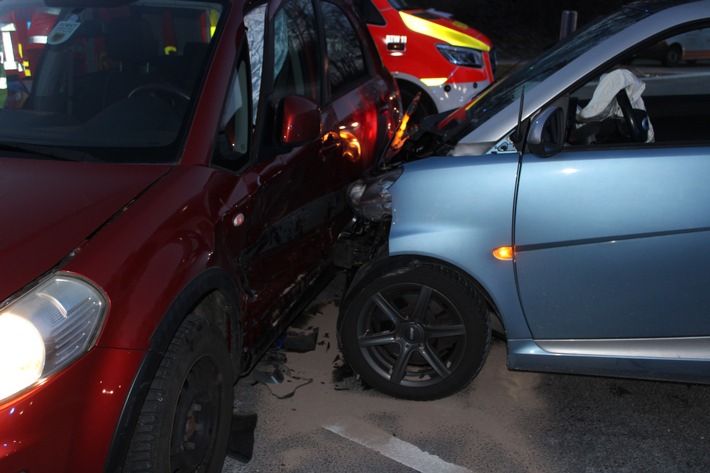 POL-HA: 57-jähriger Autofahrer bei Verkehrsunfall am Volmeabstieg schwer verletzt