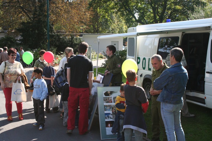 POL-HM: Umwelttag im Bürgergarten / Polizei präsentiert Technische Ermittlungsgruppe "Umwelt"