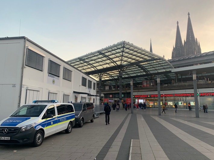 BPOL NRW: Diebesduo unterwegs: Bundespolizei nimmt sie zweimal fest - Haftprüfung steht aus