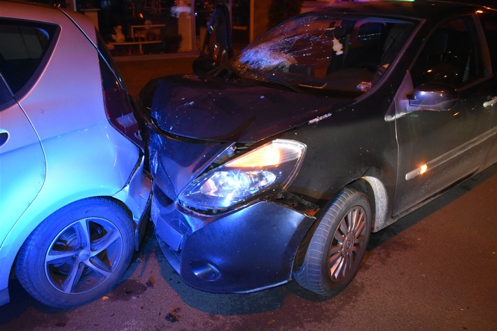 POL-MG: Verkehrsunfall unter Alkoholeinwirkung - 27jährige Fahrerin leicht verletzt