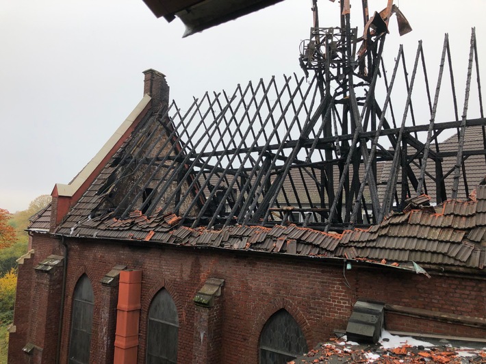 POL-DU: Neumühl: Brandstiftung führte zu Feuer in ehemaligem St. Barbara-Hospital