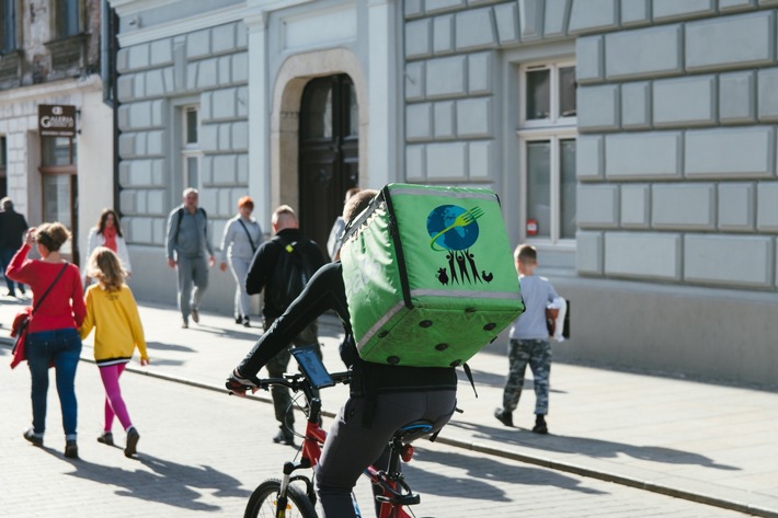 QUATRE PATTES invite les plateformes internationales de commande de denrées alimentaire à réduire l