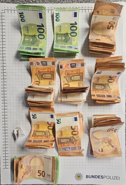 BPOL NRW: Bundespolizisten finden über 9.000 Euro in Socke auf