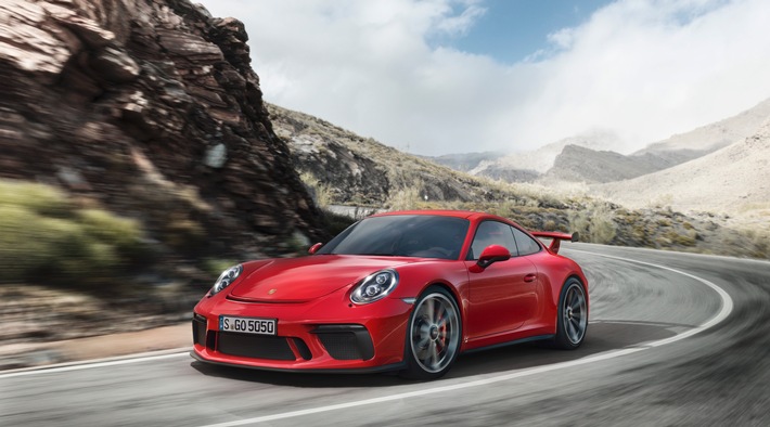 Une 911 pour la route et pour le sport : la nouvelle Porsche 911 GT3 / Première à Genève : moteur atmosphérique plus puissant et châssis emprunté au sport automobile