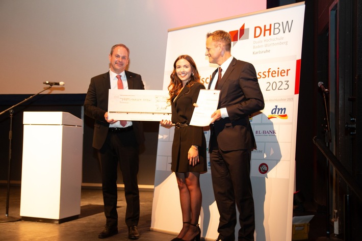 Presse-Information: Edeka Südwest-Mitarbeiterin aus Bühl erhält Auszeichnung für beste Bachelorarbeit