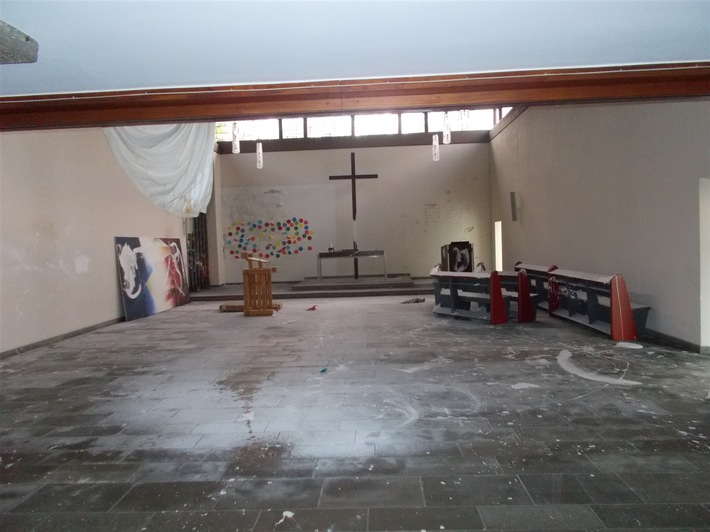 POL-E: Mülheim an der Ruhr: Vandalen brechen in leerstehende Kirchengemeinde ein - Polizei sucht Zeugen - Foto