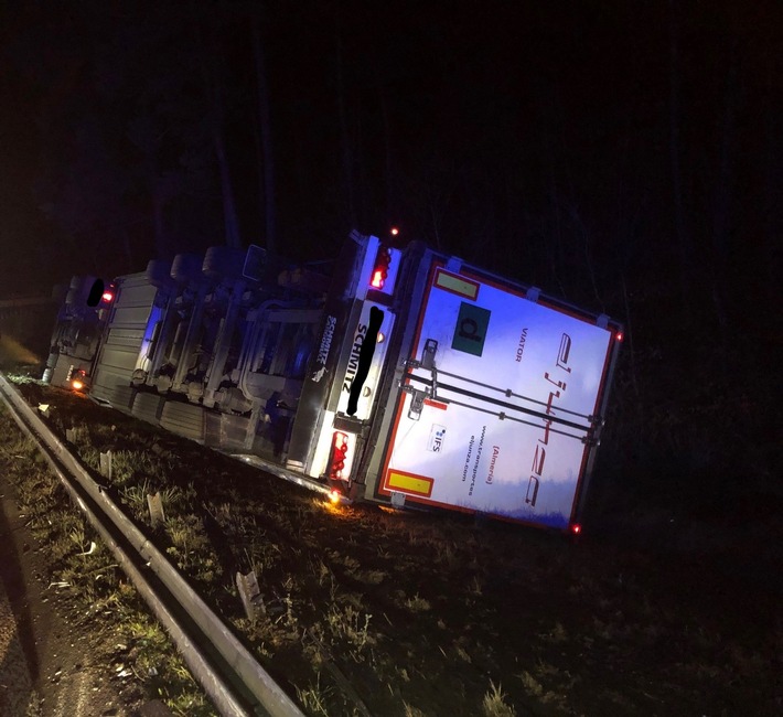 POL-PDLD: Verkehrsunfall - LKW umgekippt: