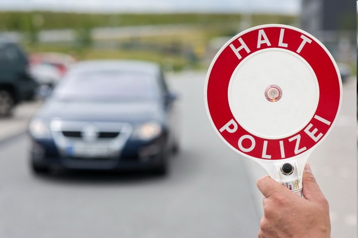 BPOL-BadBentheim: 60-Jährige fährt mit falschen Kennzeichen an nicht zugelassenem Auto