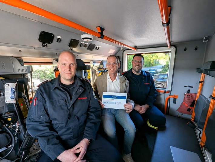 FW-KLE: Verlässliche Unterstützung für die Freiwillige Feuerwehr Bedburg-Hau: Spende auch 2026 fortgeführt