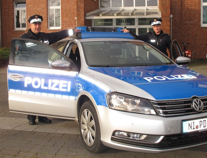 POL-NI: Polizei fährt mit "Yelp"-Signal  -Bild im Download-