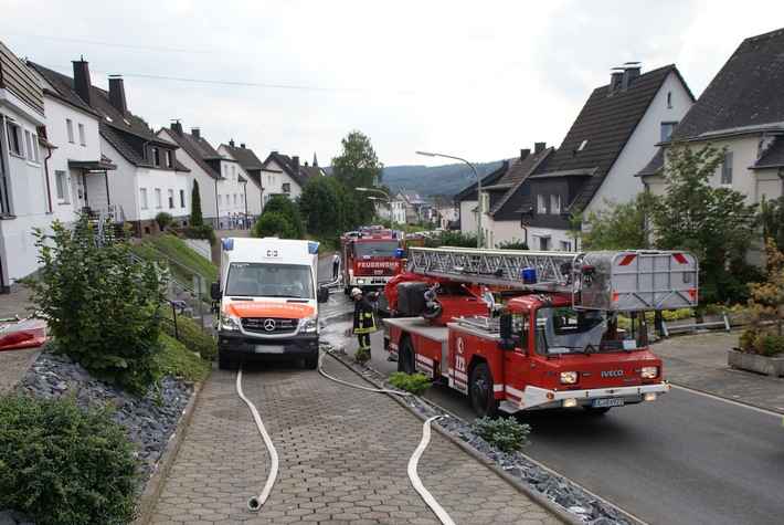 FW-AR: Vermeintlicher Dachstuhlbrand entpuppt sich als verbranntes Essen