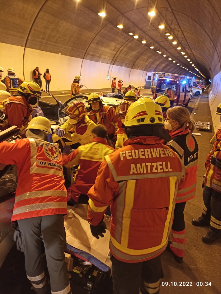 LRA-Ravensburg: Vollsperrung Herfatzer-Autobahntunnel der A96 für Großübung der Rettungskräfte
