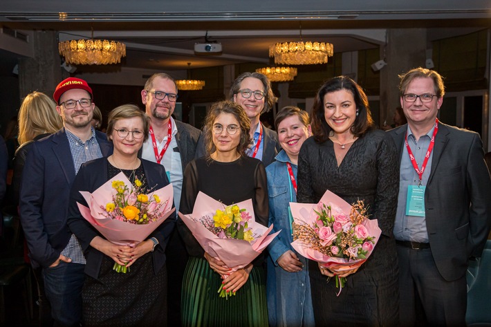 Neues Veranstaltungsformat &quot;Landau Media Fishbowl&quot; mit Digitalstaatsministerin Dorothee Bär und VW-Plattform-Strategin Anna-Lena Müller begeistert die PR-Branche