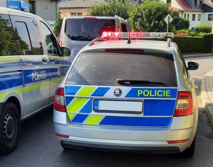 BPOLI BHL: Länderübergreifender Einsatz - Polizei Tschechien stellt Schleuser in Deutschland