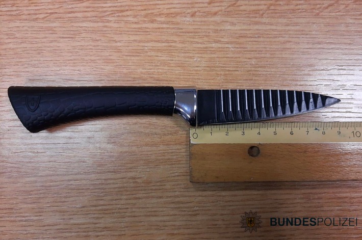 BPOLD-B: Mit Messer in S-Bahn bedroht