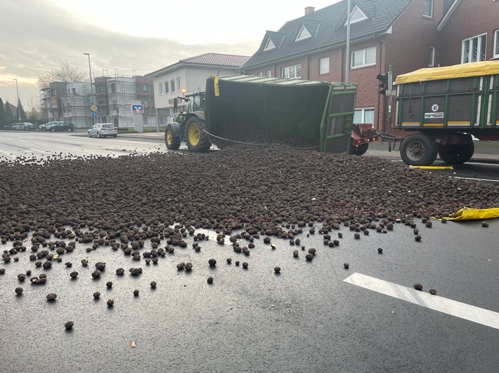 POL-CLP: Verkehrsunfall mit Kartoffelanhänger Nachtrag mit Lichtbild