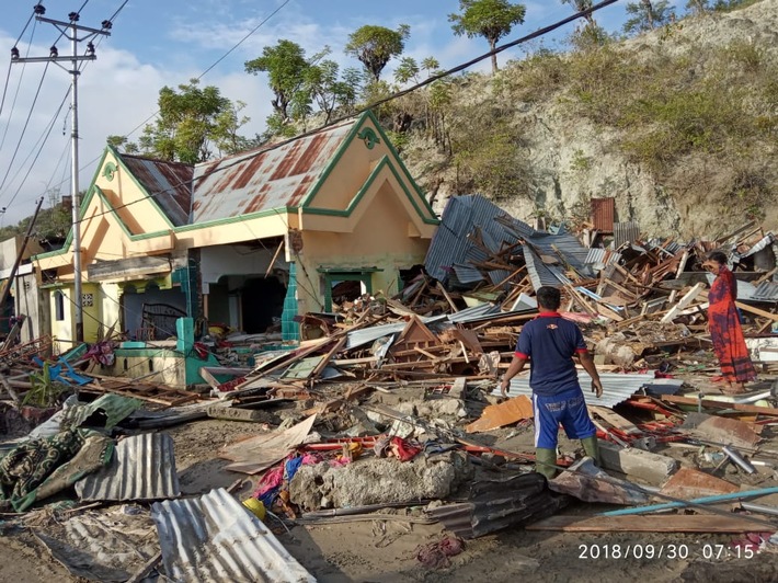 Erdbeben/Tsunami Indonesien: &quot;Aktion Deutschland Hilft&quot; stellt 100.000 Euro für Soforthilfe zur Verfügung / Hilfsorganisationen im Bündnis unterstützen Bergungsarbeiten und leisten Nothilfe
