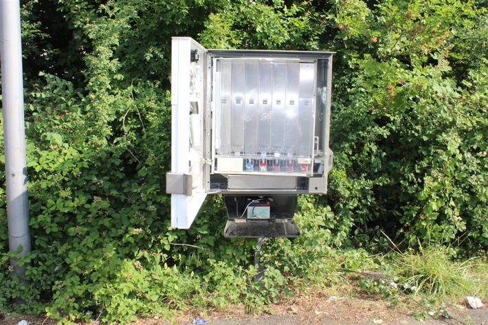 POL-RBK: Bergisch Gladbach - 6.000 Euro Schaden bei Aufbruch eines Zigarettenautomaten