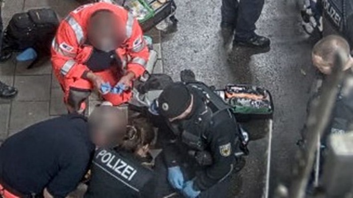 Bundespolizeidirektion München: Bundespolizisten reanimieren am Gleis - 33-Jähriger mit Herzstillstand gerettet