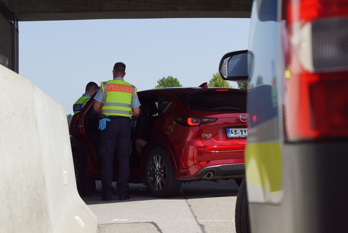 Bundespolizeidirektion München: Unerlaubt per Auto und Bus aus Italien/ Bundespolizei überführt Schleuser