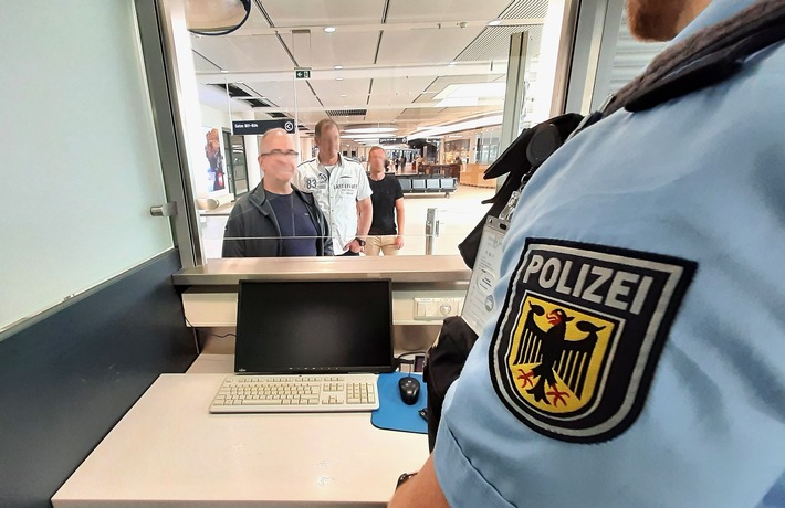 BPOL-HB: Teure Einreise über den Flughafen Bremen: 27-Jähriger muss über 800,- Euro zahlen.