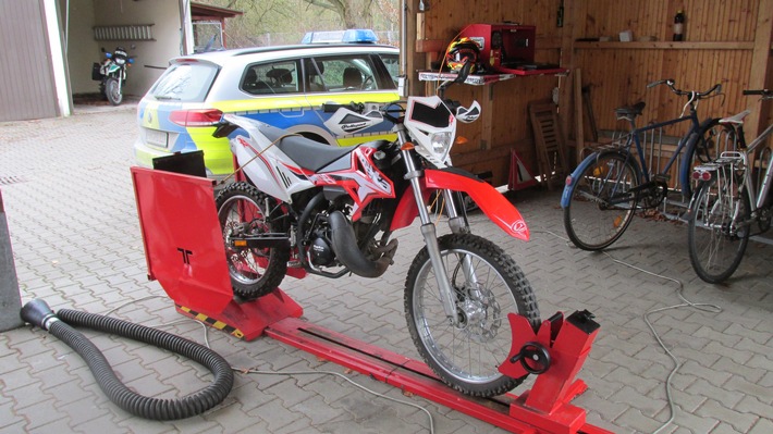 POL-HM: Pyrmonter Polizei überprüft Zweiradfahrer mit Versicherungskennzeichen
