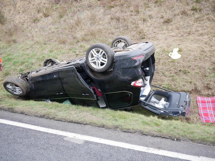 POL-ROW: ++ Sieben Verletzte bei Unfall auf der A1 - Großes Lob an Ersthelfer ++ Siebentausend Euro durch WhatsApp-Betrug verloren ++