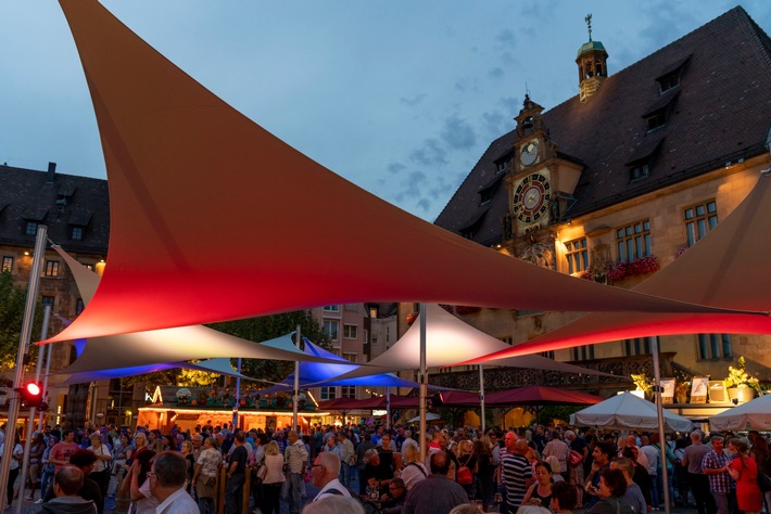 220.000 Weindorfbesucher lassen sich in Heilbronn vom Regen nicht die Laune verderben