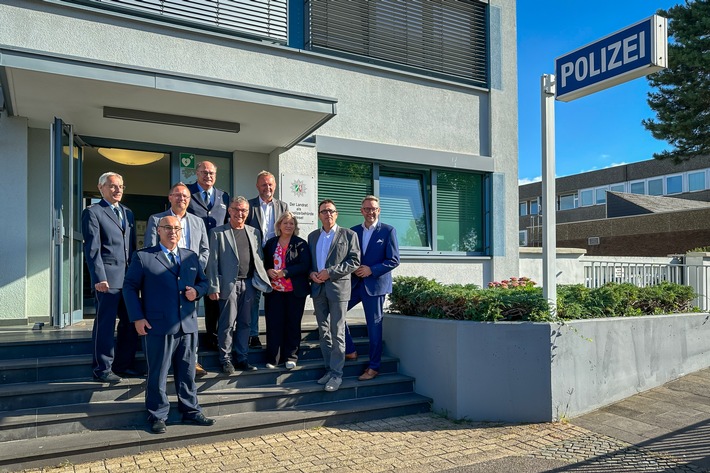 POL-WES: Kamp- Lintfort- Vorstellung der neuen Bezirksdienstleitung der Polizeiwache West/ Kamp- Lintfort