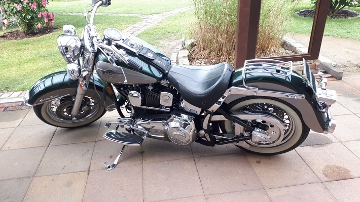 POL-NE: Harley Davidson gestohlen - Polizei sucht Zeugen (Foto anbei)