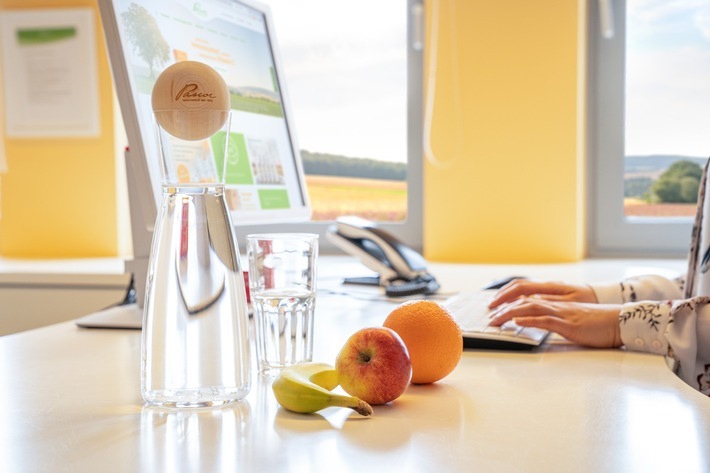 Besondere Auszeichnung für Pascoe zum "Welttag für Sicherheit und Gesundheit am Arbeitsplatz" /  / Eine besondere Auszeichnung zum "Welttag für Sicherheit und Gesundheit am Arbeitsplatz" durfte Pascoe Naturmedizin aus Gießen entgegennehmen. Das Great Place to Work® Institut zeichnete das Unternehmen für sein exzellentes Gesundheitsmanagement aus. Beleg für den Erfolg des Konzepts sind zufriedene Mitarbeiter und eine Gesundheitsquote, die über 50 % über dem Branchendurchschnitt liegt. / Weiterer Text über ots und www.presseportal.de/nr/12261 / Die Verwendung dieses Bildes ist für redaktionelle Zwecke unter Beachtung ggf. genannter Nutzungsbedingungen honorarfrei. Veröffentlichung bitte mit Bildrechte-Hinweis.