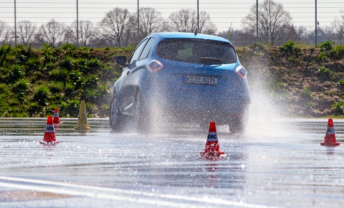 Elektroauto leasen und laden: Mehr als 1500 Leasingnehmer durch Kooperation von Renault Deutschland und ADAC SE / ADAC e-Charge bietet Lademöglichkeiten zu transparenten Preisen