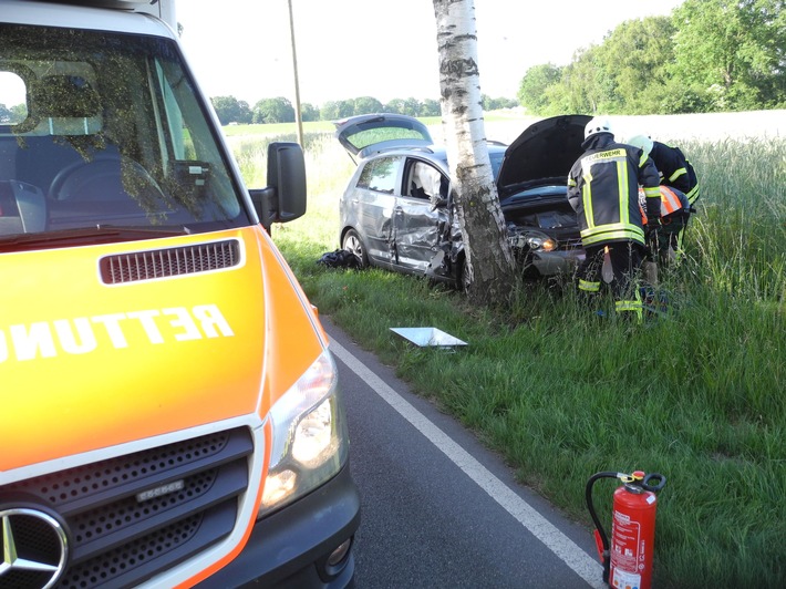 POL-STD: Zwei Verletzte nach Verkehrsunfall auf der Landesstraße 124 in Helmste