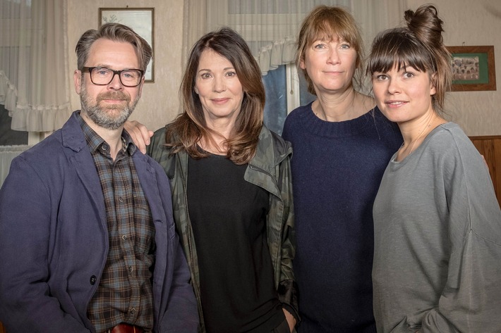 ZDF verfilmt Romanbestseller "Altes Land" von Dörte Hansen / Mit Iris Berben, Maria Ehrich und Nina Kunzendorf (FOTO)