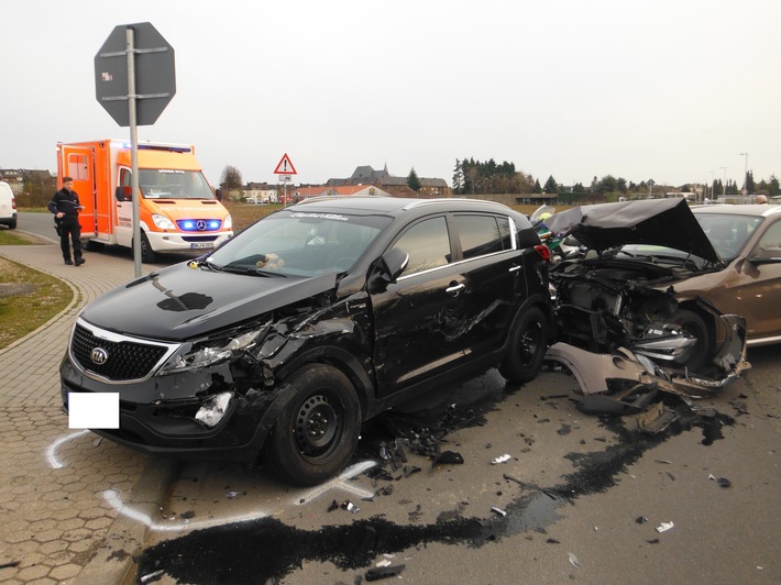 POL-DN: 30000 Euro Sachschaden nach Vorfahrtsverletzung