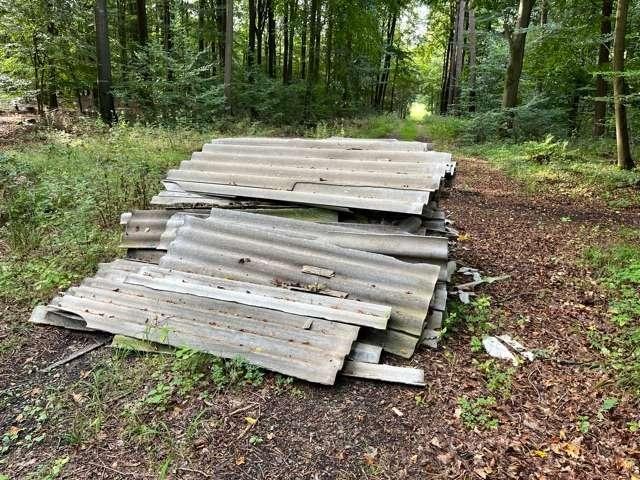 POL-NI: Stöckse - Asbestplatten auf Waldweg entsorgt - Zeugenaufruf